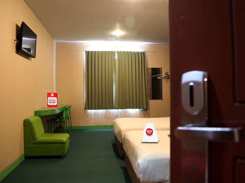 Nida Rooms Makassar Jampea 19536 Exterior photo